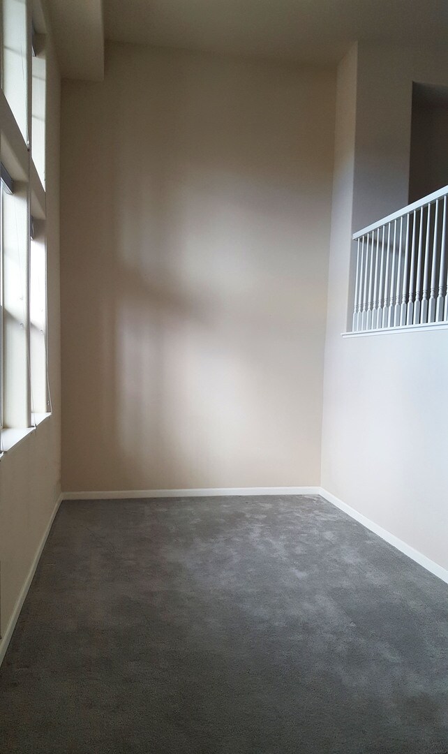 Foto del edificio - Gorgeous Town Home Across from Virginia Lake!