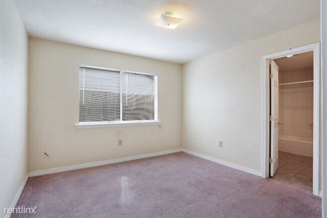 Foto del edificio - 2 br, 2 bath Townhome - 1736 Montbatten Drive
