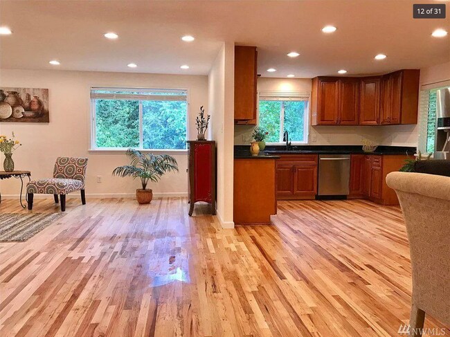 Foto del edificio - 305 N 188th St