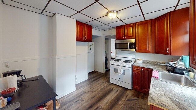 Building Photo - 33 Schubert St