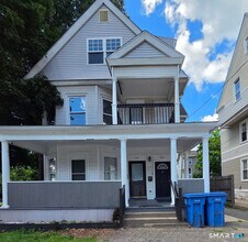 Building Photo - 261 Willow St