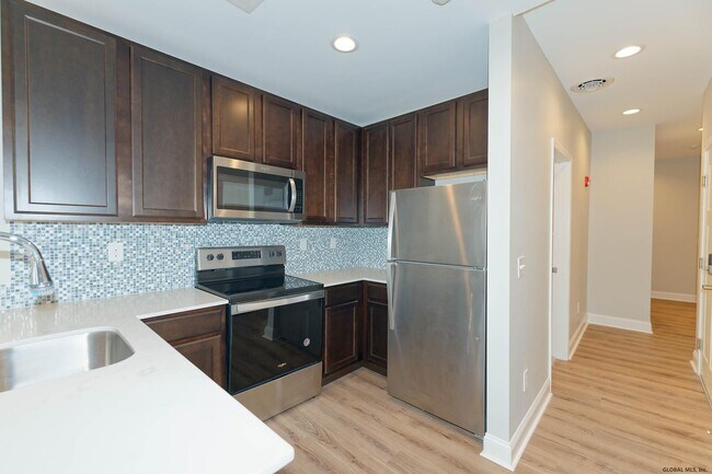 Building Photo - 536 Madison Ave