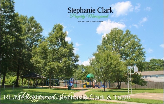 Foto del edificio - 1239 Meadow Lake Rd