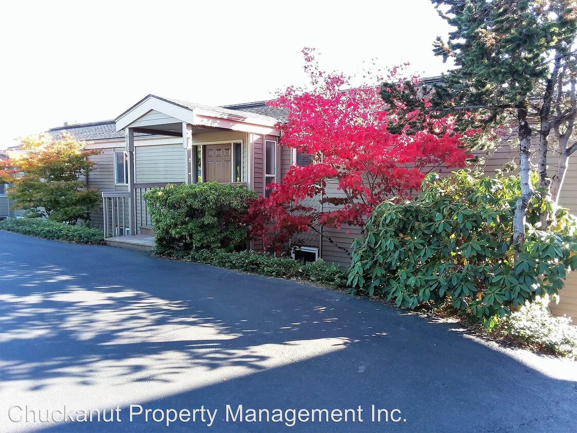 Primary Photo - 2 br, 1 bath House - 610 Northshore Dr. #1