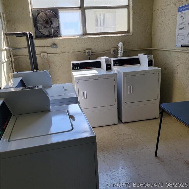 Foto del edificio - 1820 SW 81st Ave