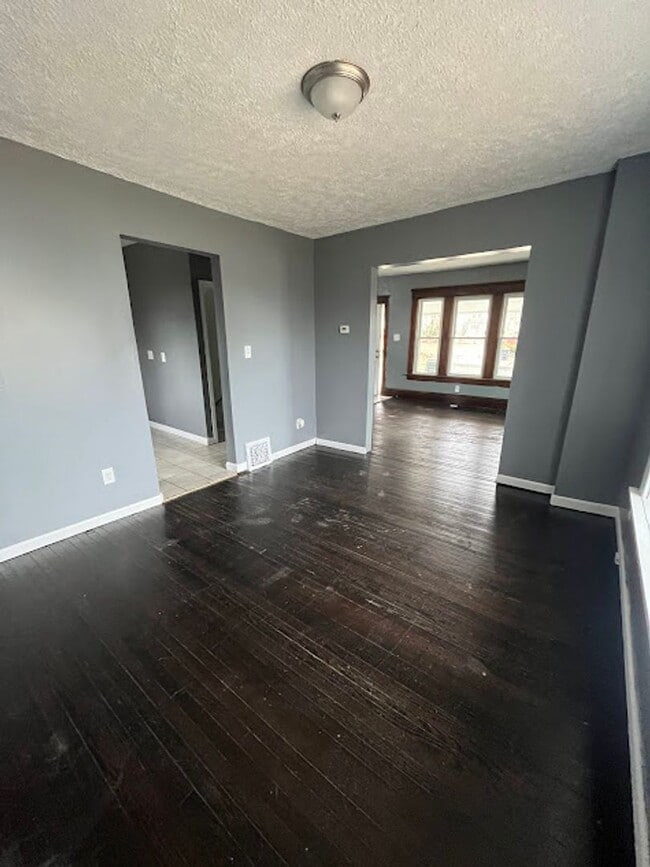 Foto del edificio - 3 Bedroom 1 Bathroom Home for Rent - Appli...