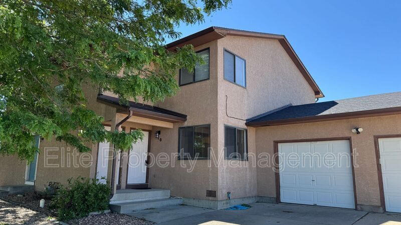 Foto principal - 210 E Palmer Lake Dr