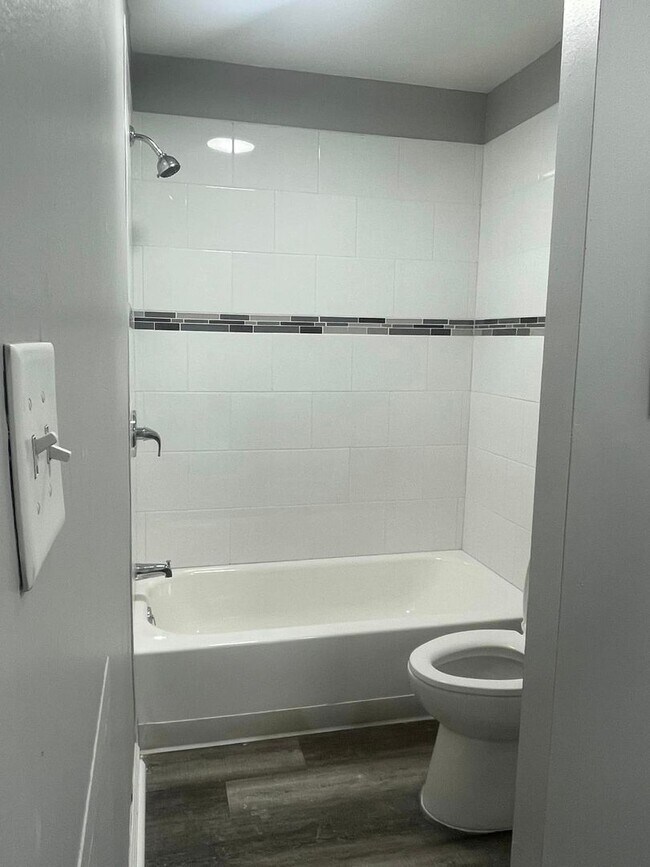 Building Photo - Bellagio West Living I