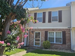 Building Photo - 546 Hollomon Dr