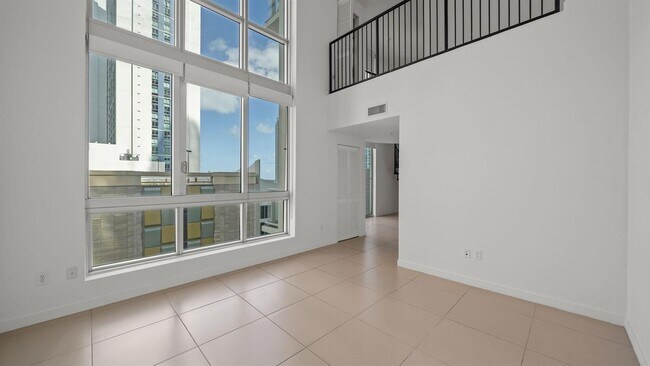 Foto del edificio - 300 S Biscayne Blvd