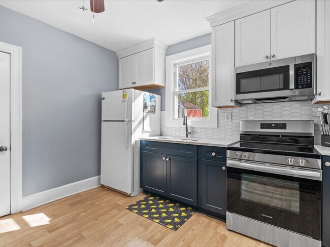 Building Photo - 305 Pennington St
