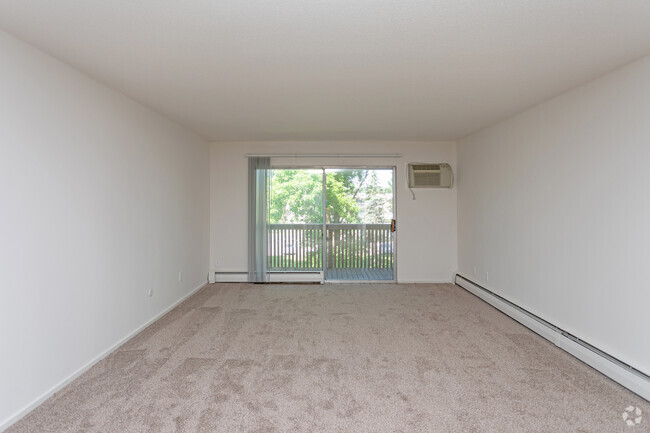 2BR, 1BA - 1,032 SF - The Park Apartments