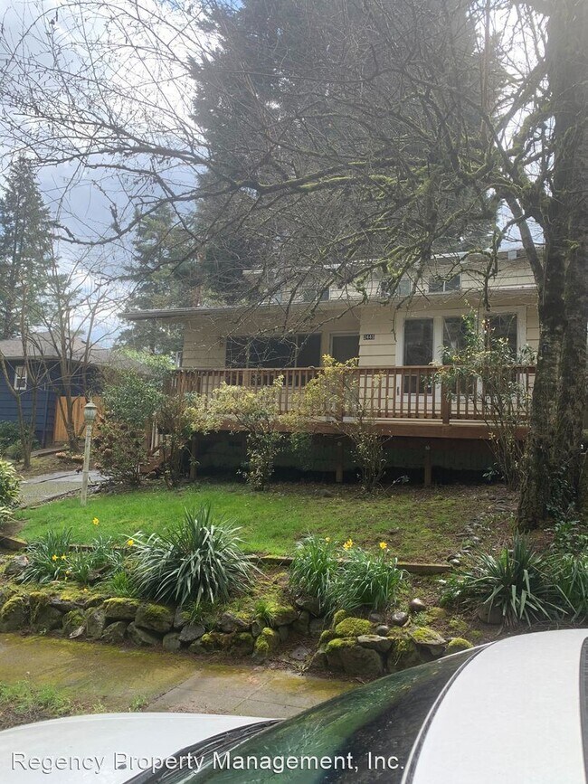 Building Photo - 3 br, 1.5 bath House - 2445 SW Willamette ...