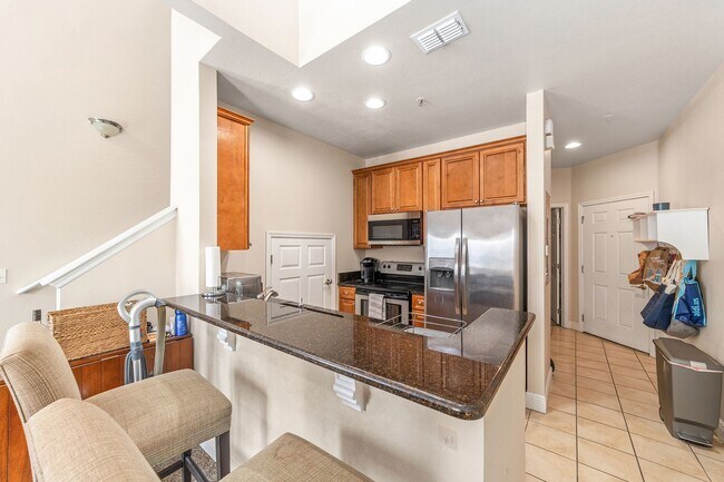 Building Photo - Lionsgate #310