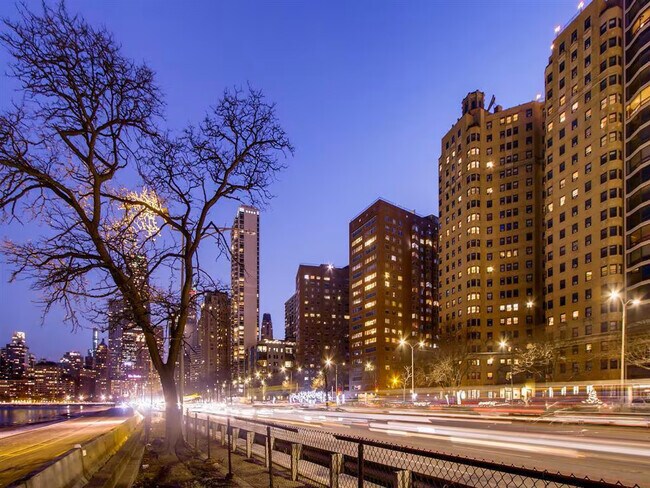 Foto del edificio - 1400 N Lake Shore Dr