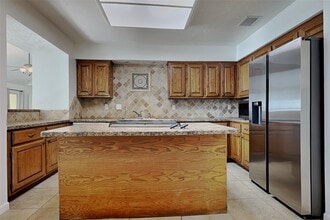 Building Photo - 8614 Lake Crystal Dr