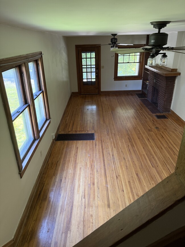 Building Photo - 2757 Indianola Ave