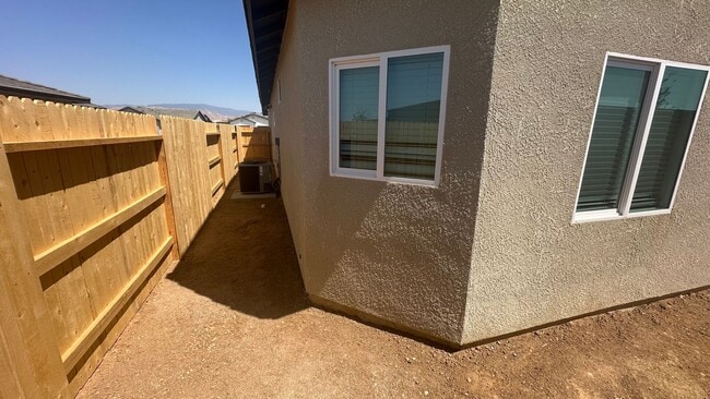 Building Photo - Coyote Run Duplexes 6000