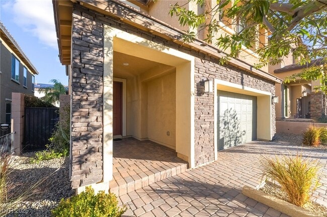 Building Photo - 2902 Tremont Ave