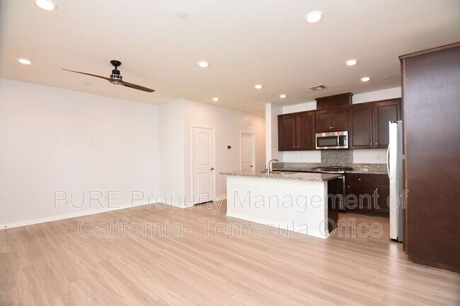 Building Photo - 40404 Calle Real