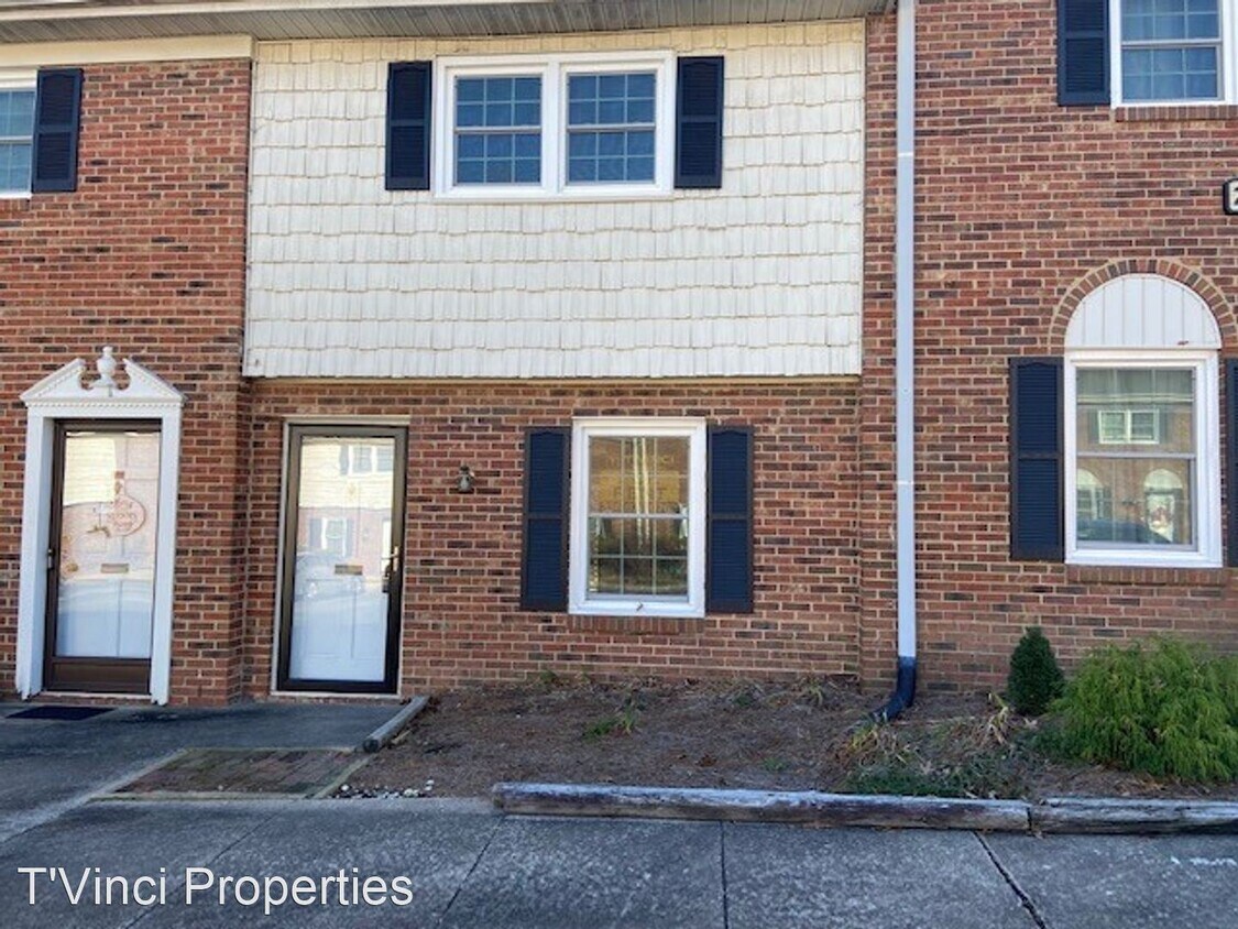 Primary Photo - 209 Northpoint Ave