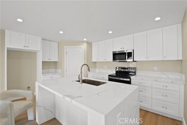 Building Photo - 10452 Casanes Ave
