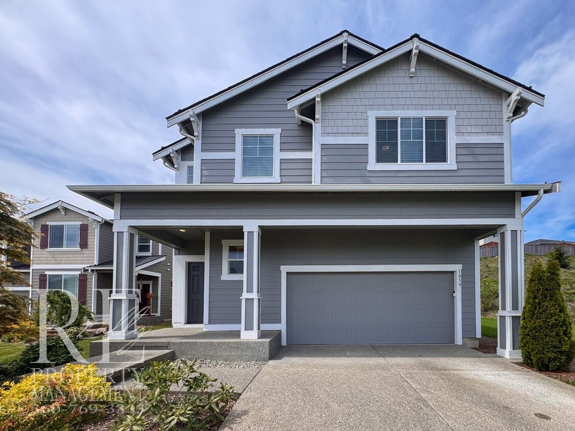 Warm & Inviting 4-Bedroom Home with Vaulted Ceilings, Loft, Fireplace & Fenced Backyard - Warm & Inviting 4-Bedroom Home with Vaulted Ceilings, Loft, Fireplace & Fenced Backyard