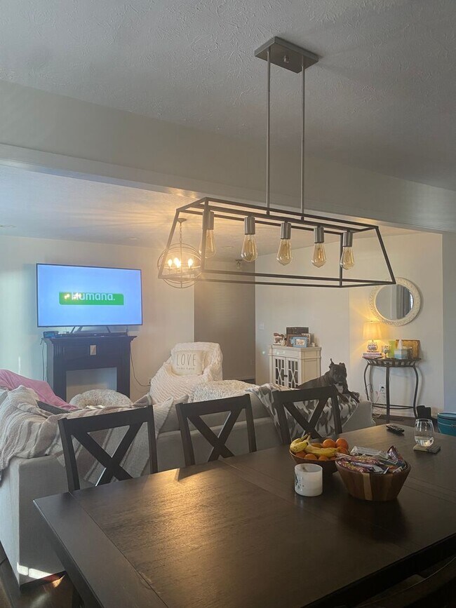Foto del edificio - 3 bed, 2 bath, 2 car garage Single-Family ...