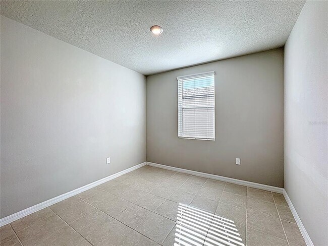 Foto del edificio - 5251 Meredrew Ln