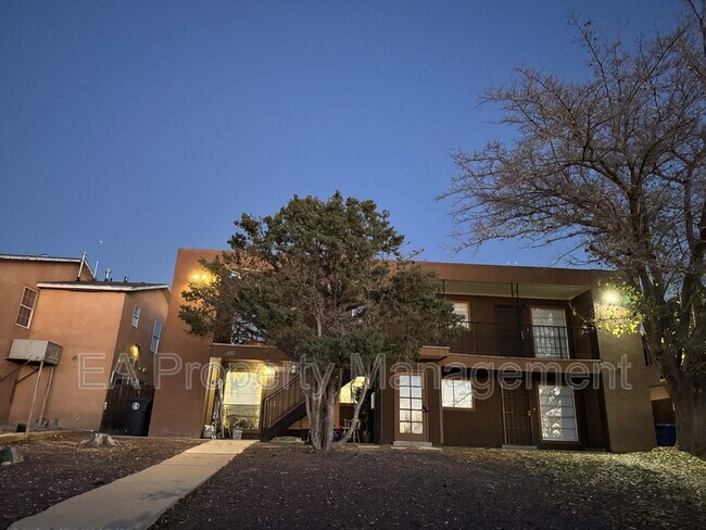 Foto del edificio - 1212 Chelwood Park Blvd NE