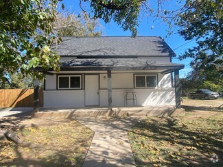 Building Photo - 1113 S Walnut St