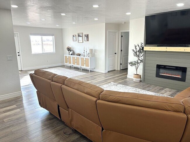 Foto del edificio - 627 W 2000 N