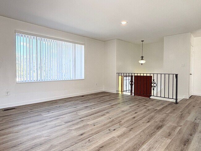 Building Photo - 403 N Morton Dr