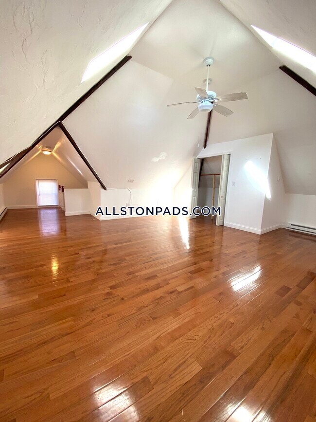 Building Photo - 45-47 Bayard St
