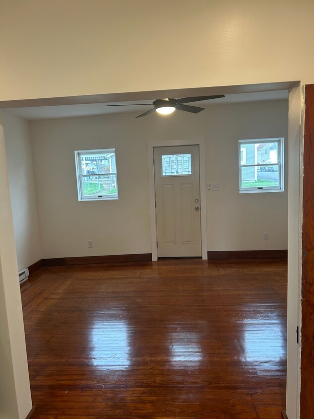 Building Photo - 203 Pettebone St