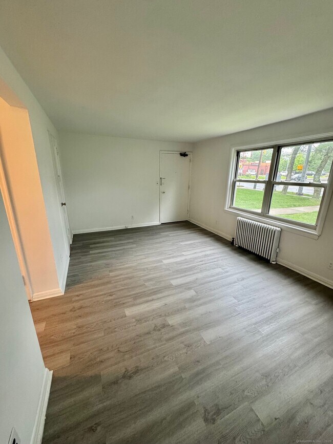 Foto del edificio - 1078 E Main St