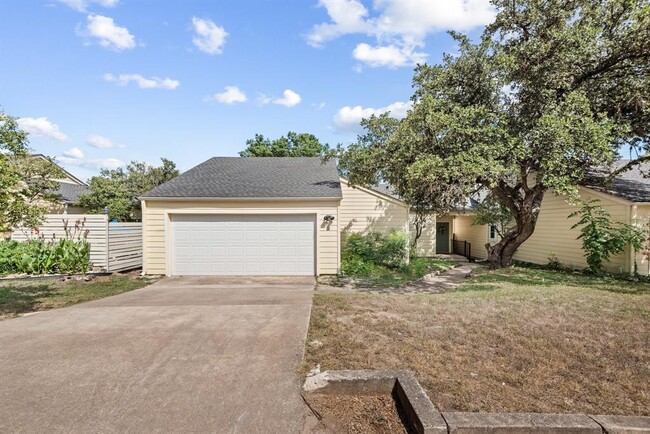 Building Photo - 307 Cuernavaca Dr N