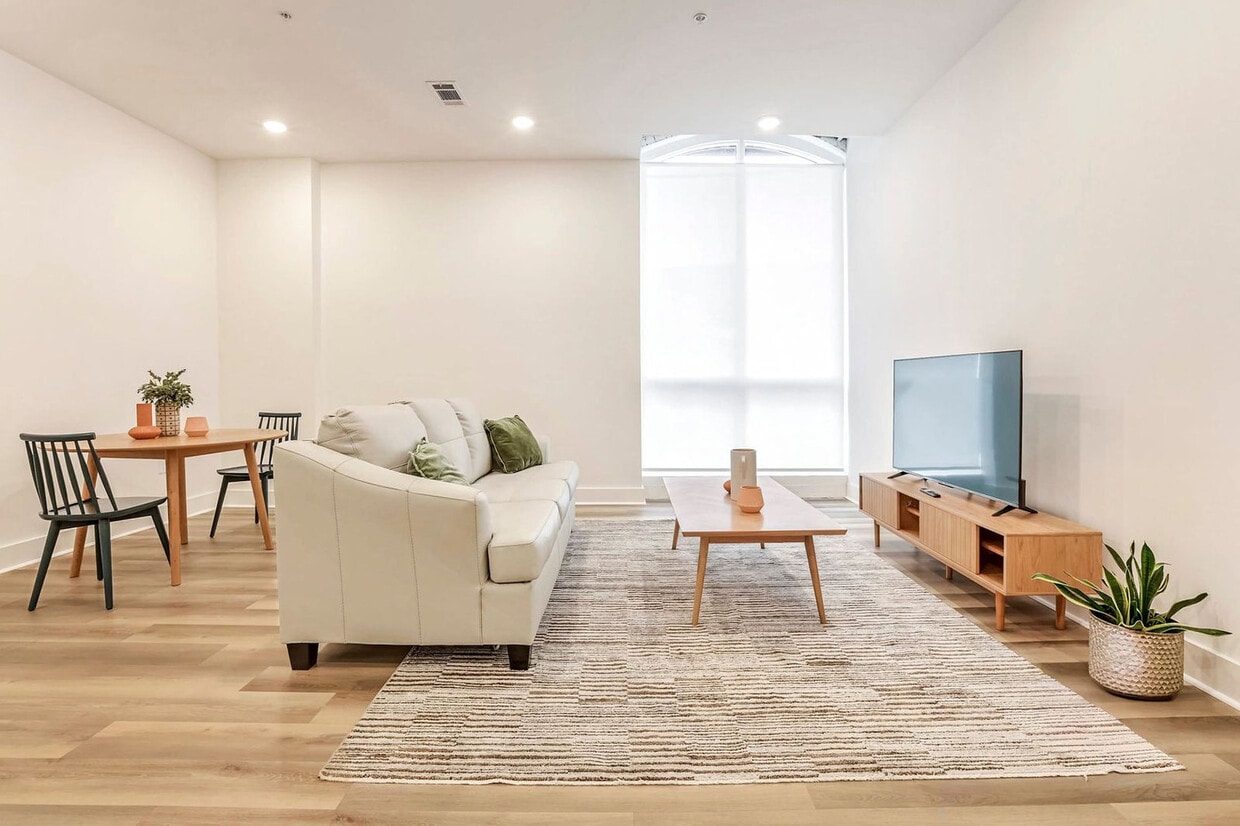 Foto principal - 1050 Annunciation St