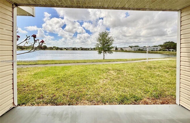 Foto del edificio - 3449 NW 44th St