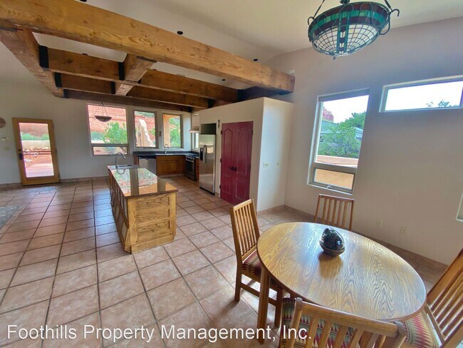 Building Photo - 123 Devils Kitchen Dr