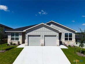 Building Photo - 640 Pacific Crest Trl