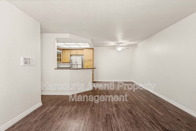 Foto del edificio - 12685 Camino Mira Del Mar, Unit 145