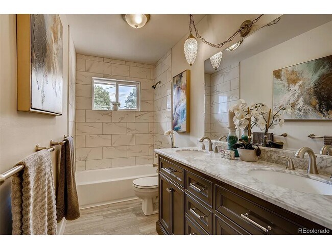 Building Photo - 8521 Crescent Dr