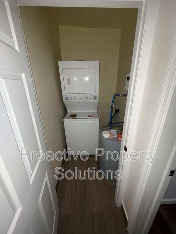 Building Photo - 730 N Main St