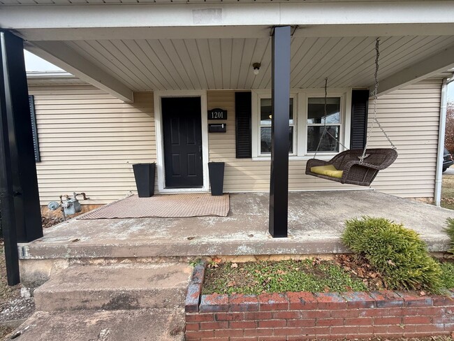 Building Photo - Charming House close to WKU and Downtown