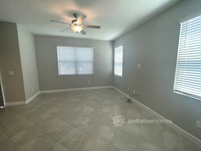 Building Photo - 2838 Coach Manors Way