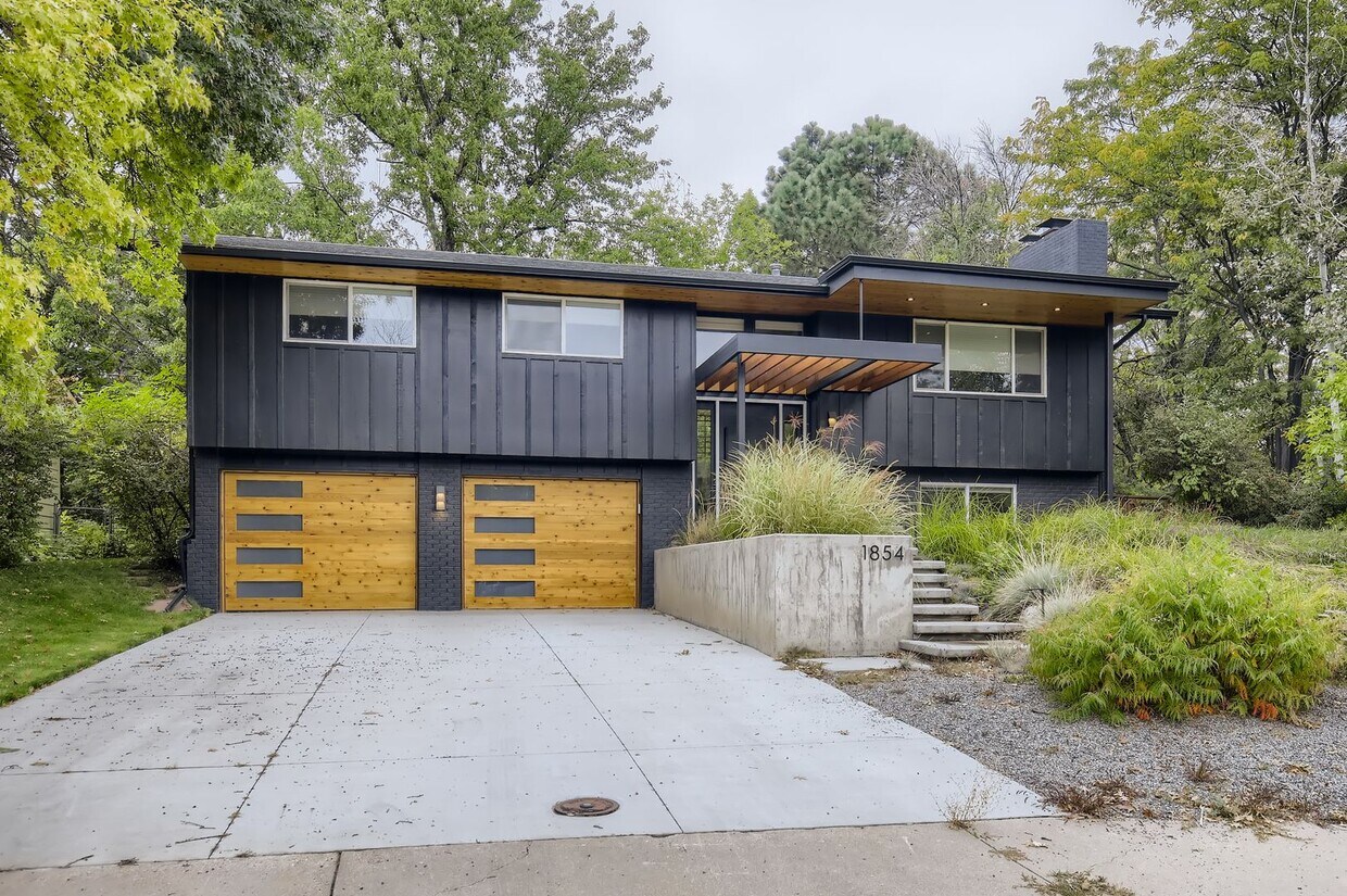 Foto principal - Sleek 4 bed, 3 bath N. Boulder Home!