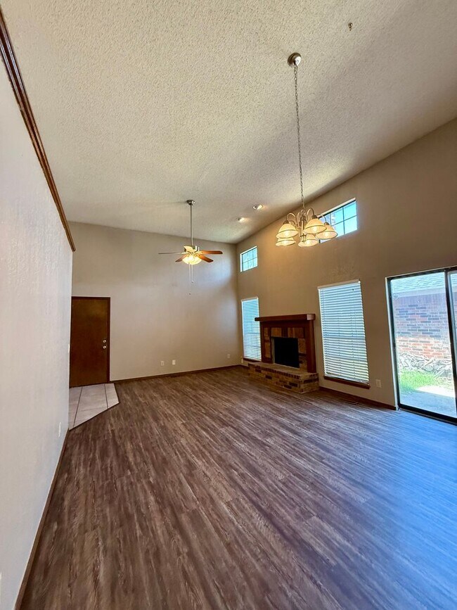 Foto del edificio - Updated home located in NW OKC