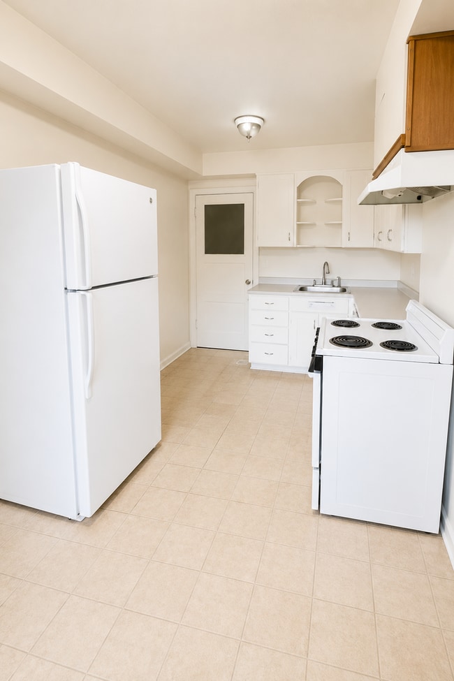 Building Photo - ***Coming Soon April 30, 2026***Rare Gonzaga-area 1-bed with yard, garage, and bonus space.