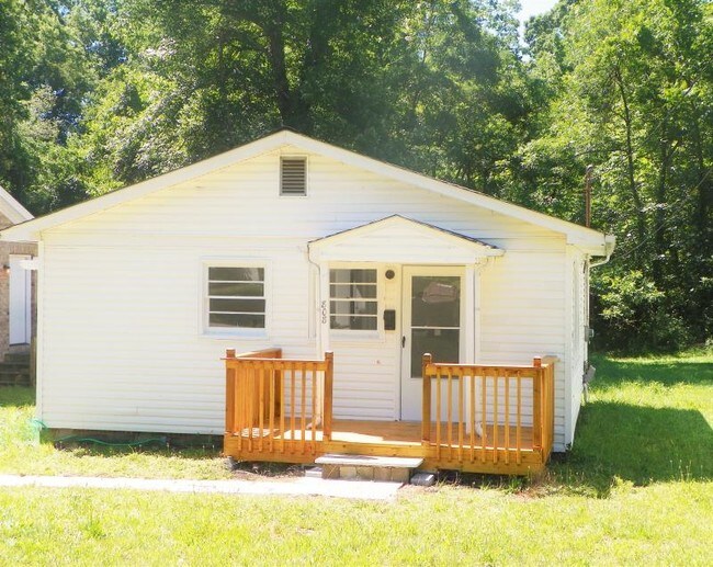 Building Photo - 808 Willow Place